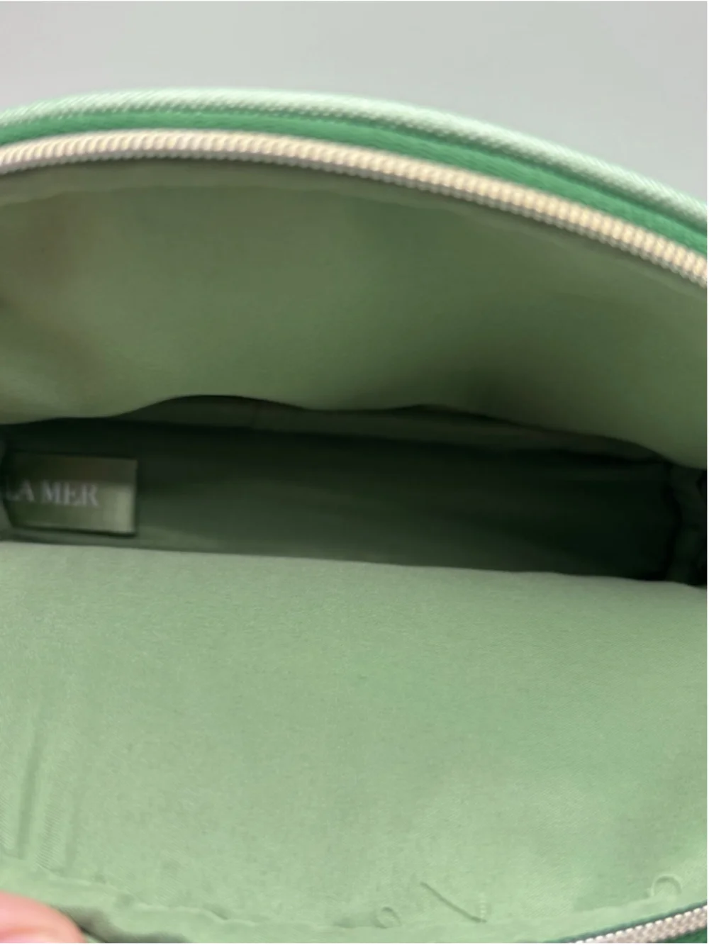 NEW La Mer Green Cosmetic Makeup Travel Bag Zipper Pouch Toiletry Case